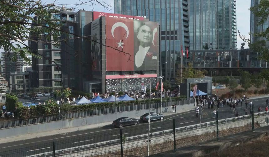 CHP İstanbul İl Başkanlığı önünde güvenlik sürüyor