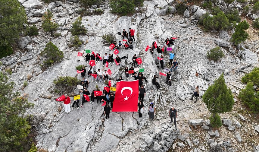 Akseki’de Cumhuriyet Bayramı coşkusu tarihi yürüyüşle kutlandı