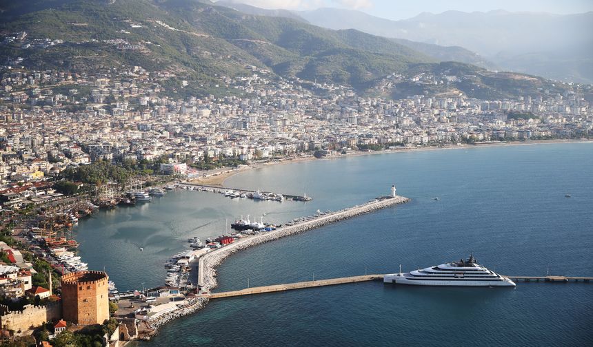 Alanya’ya lüks gemi Emerald Azzurra 91 turist getirdi