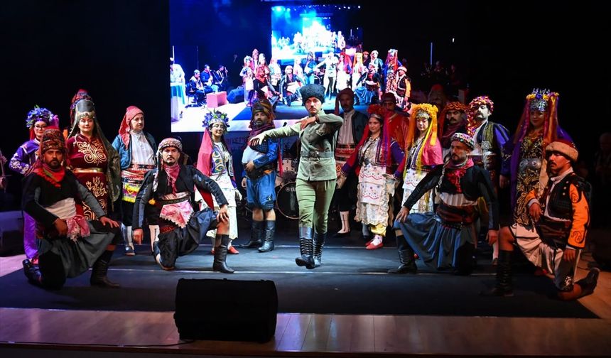 Kumlucada Cumhuriyet bayramı zeybeklerle kutlandı