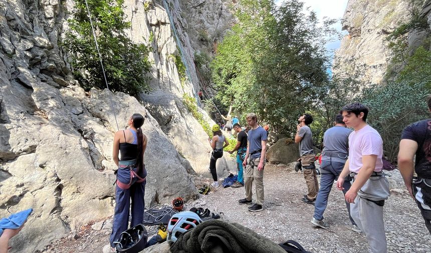 Olimpos’ta 29 Ekim’e özel kaya tırmanışı şenliği