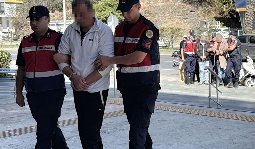 Sahte kimlikle başkasına ait 1,5 milyon avroluk arsayı satan 6 şüpheliden 5'i tutuklandı