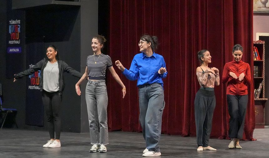 Antalya DOB, çocuk oyunu ‘Dino ormanı’nın prömiyerini yapıyor