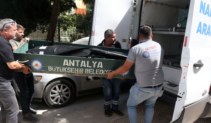 Antalya’da babasını öldüren sanığa indirimsiz müebbet