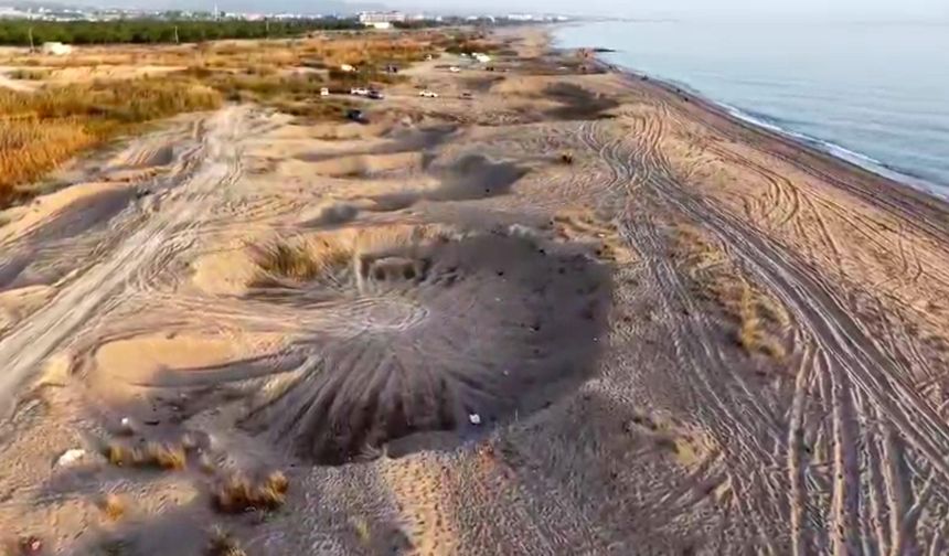 Manavgat’ta çalınan 50 kamyon kum sahile geri döküldü