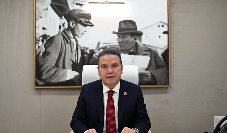 Muhittin Böcek acil olarak Antalya Şehir Hastanesi’ne kaldırıldı