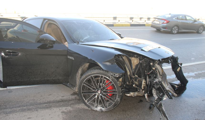 Serik’te iki otomobil çarpıştı: 1 yaralı