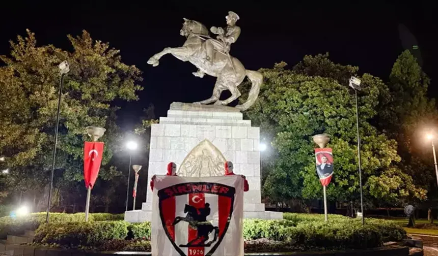 Samsunspor taraftarından Atatürk Anıtı’nda gece nöbeti