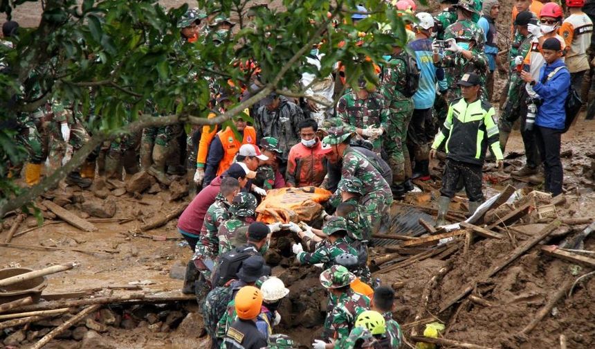 Endonezya’da toprak kaymaları: Can kaybı 53’e çıktı