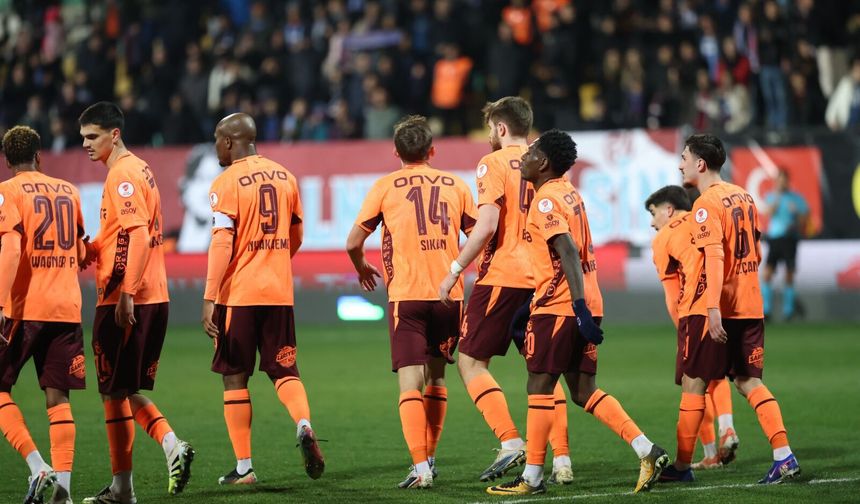 Trabzonspor, İstanbulspor’u 6-1 yenerek ilk galibiyetini aldı