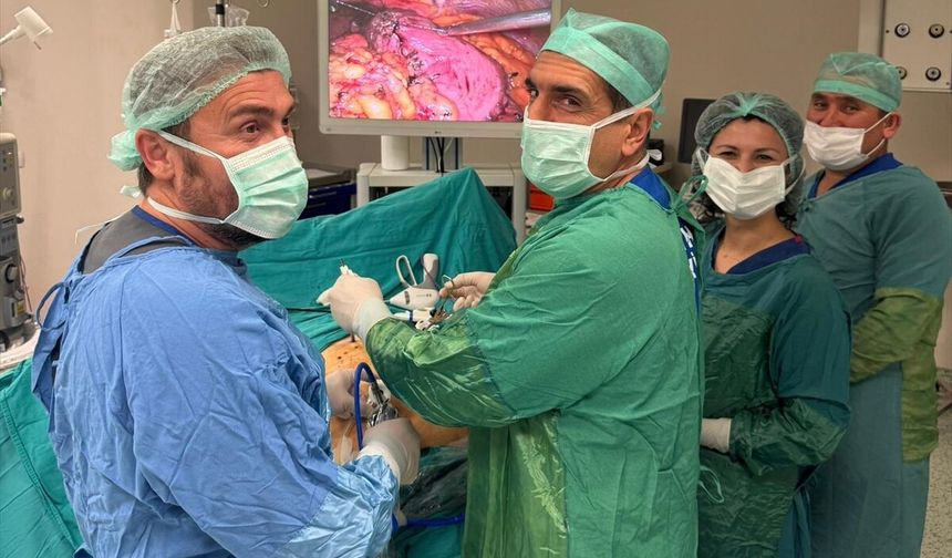 Kaş Devlet Hastanesinde kapalı mide fıtığı ameliyatı