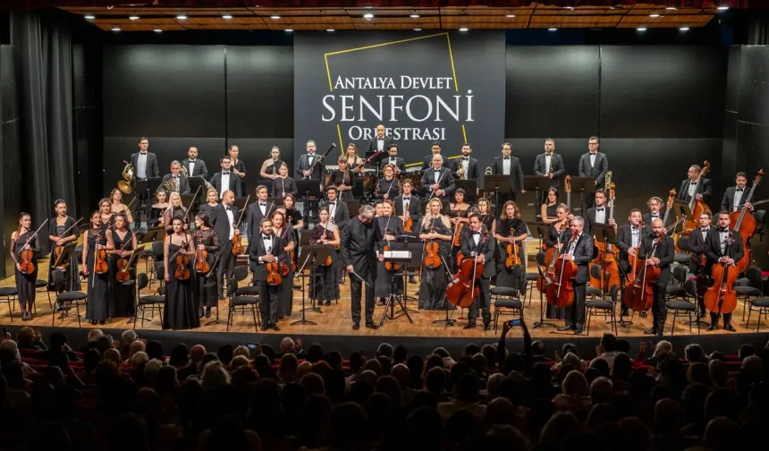 ADSO Sevgililer Günü özel konseriyle sahnede