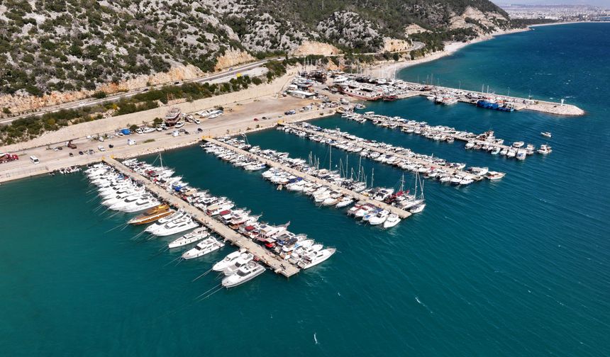 Antalya’da tur tekneleri yaz sezonu için hazırlanıyor