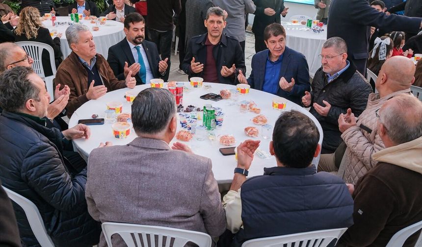 Kaleiçi’nde turizmcilerden geniş katılımlı iftar