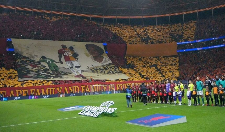 Galatasaray tribünleri Osimhen için duygusal koreografi hazırladı
