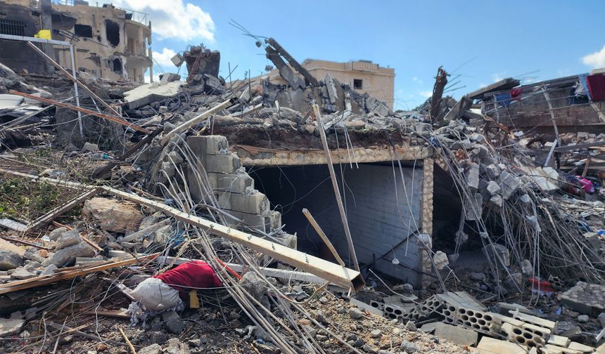 Lübnan’da İsrail saldırılarında ölü sayısı 912’ye yükseldi