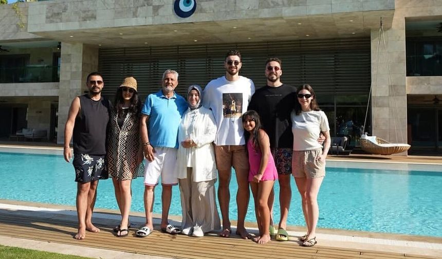 Alperen Şengün tatilini Antalya’da geçirdi