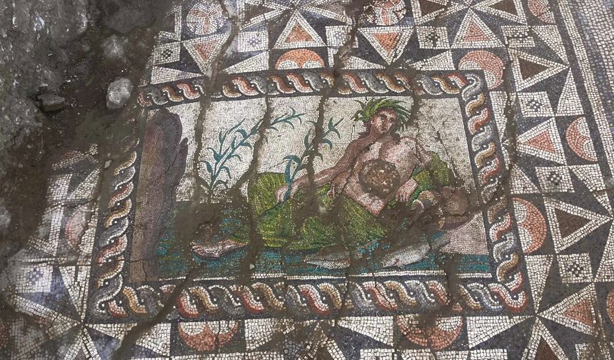 Aspendos’ta nadir görülen nehir tanrısı mozaiği bulundu