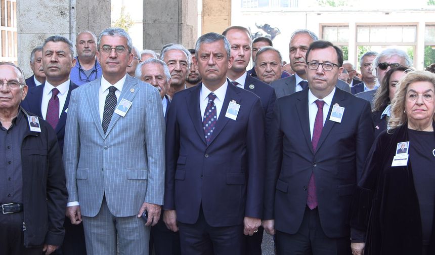 Özgür Özel: Olağanüstü kurultay için imzalar toplandı
