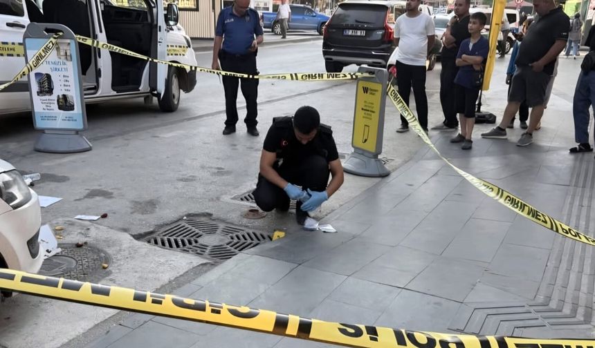 Serik’te husumetlisinin silahlı saldırısına uğradı