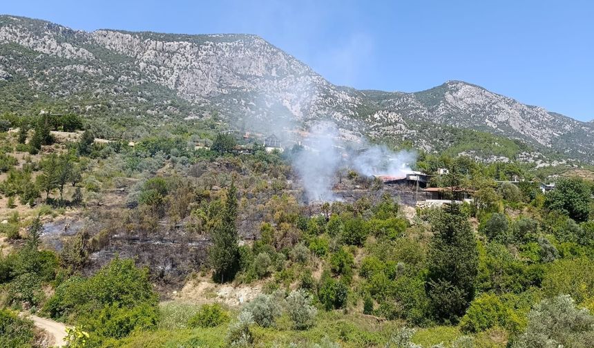 Akseki’de evden ormana sıçrayan yangın kontrol altında