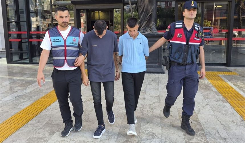 Alanya’da iş yerinden hırsızlık yapan 2 şüpheli tutuklandı
