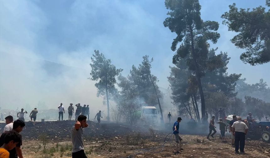 Kaş’ta orman yangınına ekiplerin müdahalesi sürüyor