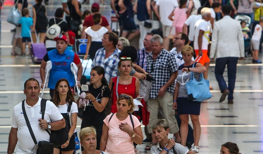 Antalya’ya 6 ayda 5,5 milyon yabancı turist geldi