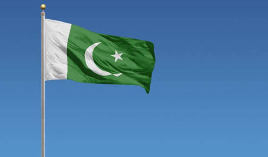 Pakistan’da 3 katlı bina çöktü: 11 kişi hayatını kaybetti