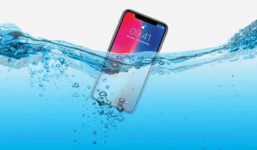 Telefon suya düştü: Pirince gömmek işe yarıyor mu?