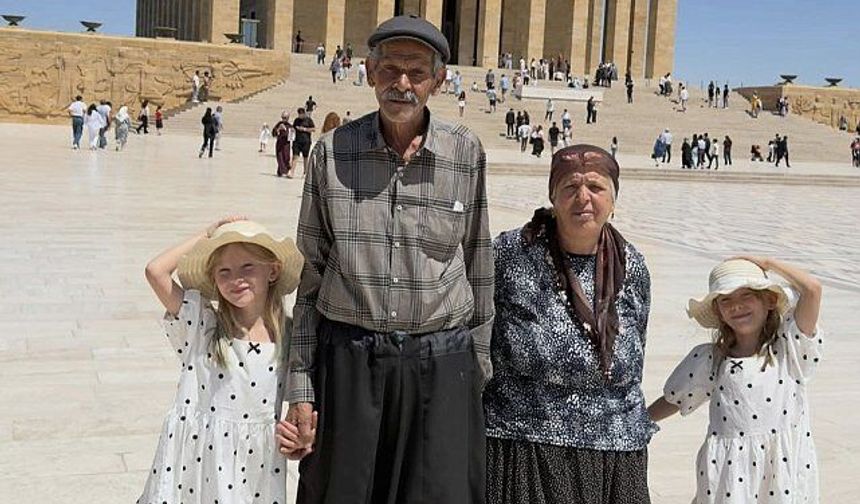 34 yıl sonra ikiz sahibi olan çift Anıtkabir’i ziyaret etti