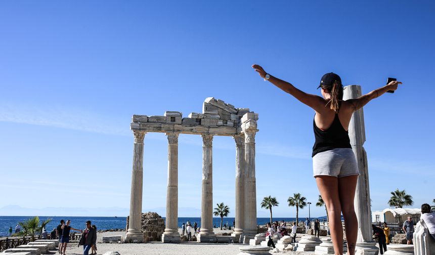 Antalya’ya gelen her 4 turistten 1’i Rus oldu