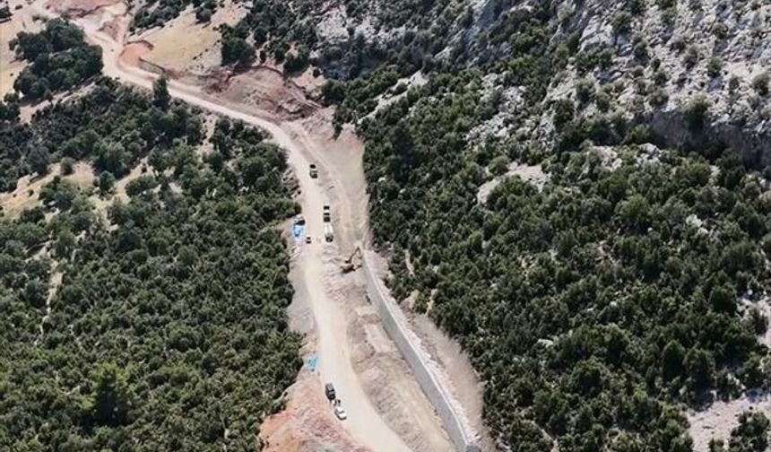 AK Parti Antalya Milletvekili Uslu, Batı Antalya'daki yol çalışmalarını inceledi