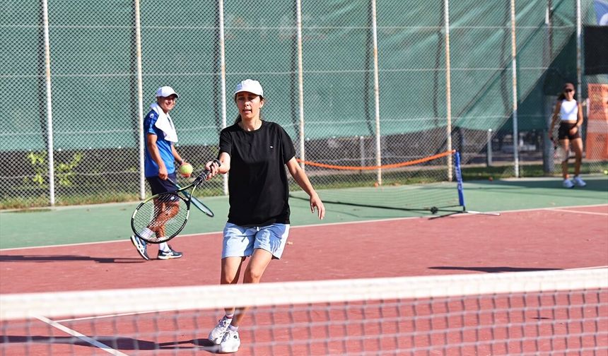 Antalya’da ücretsiz tenis kurslarına yoğun ilgi