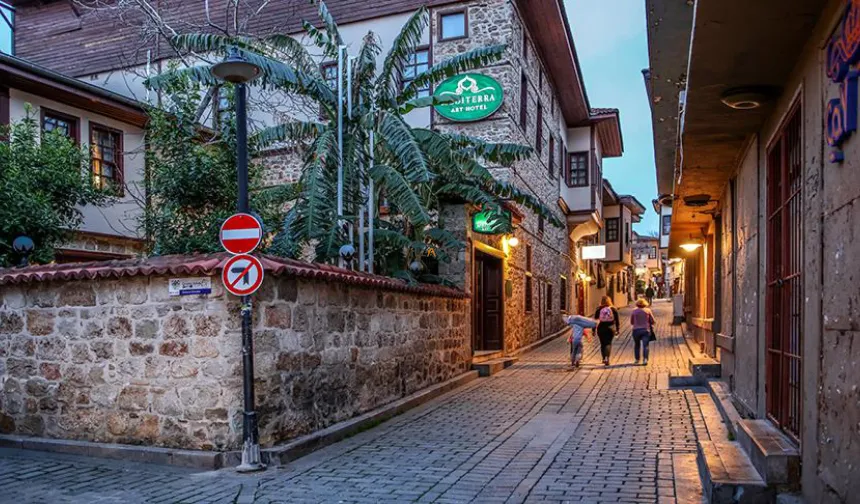 Kaleiçi gezi rehberi: Antalya'nın tarihi kalbi