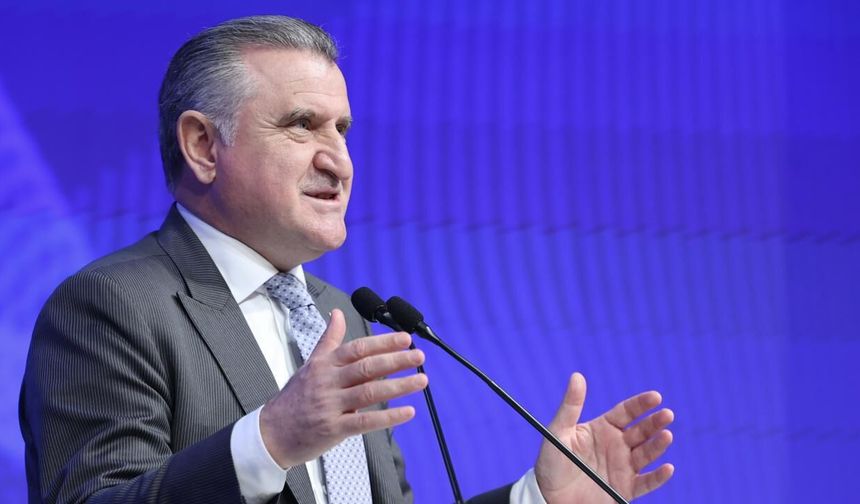 Bakan Bak: Milli sporcularımızla gurur duyuyoruz